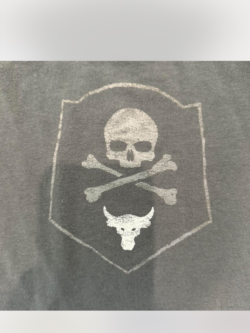 Under Armour Project Rock Men’s Black Skull Graphic Short Sleeve Tee - Picture 6 of 6